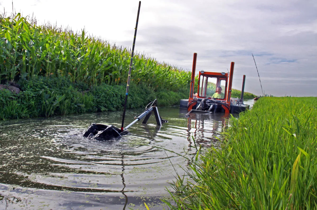 Small Dredging Equipment vs. Large Dredgers: Choosing What’s Right